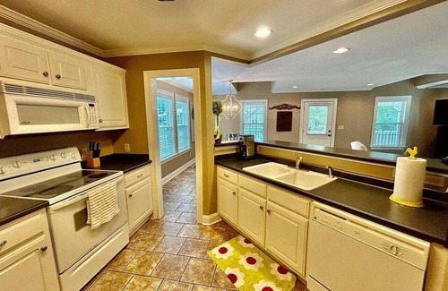 Iuka House | Pickwick Pines Resort getaway!