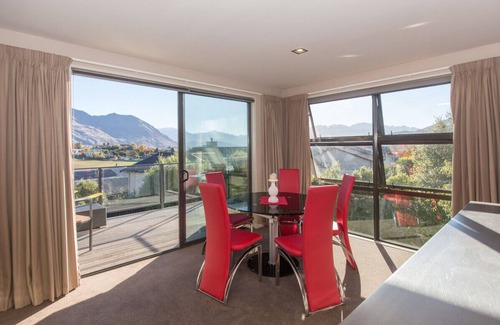 Wanaka Cottage | Picture Perfect - Wanaka Holiday Home
