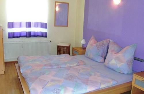 Lichtenhain Apartment | Picturesque Apartment in Lichtenhain with Pond