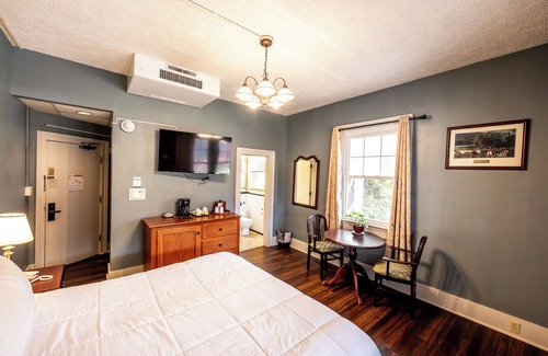 Shawnee On Delaware Hotel | Picturesque Escape | Perfect for Golf Enthusiasts & Outdoor Nature Lovers