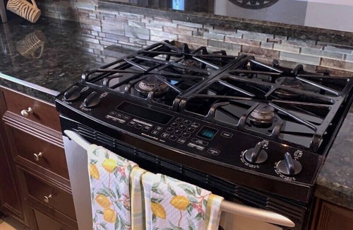 Port Saint Lucie House | Piece of Paradise 4 BR w/Gym, Jacuzzi, & Theater!