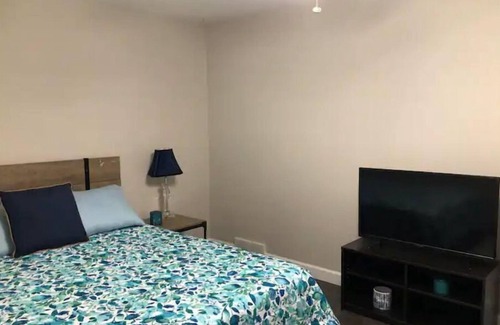Grosse Pointe Apartment | Pied-a-terre of Peace 1 BR/1BA