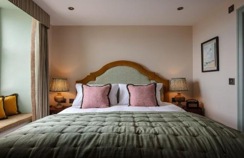 Charlestown Hotel | Pier House