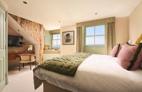 Charlestown Hotel | Pier House