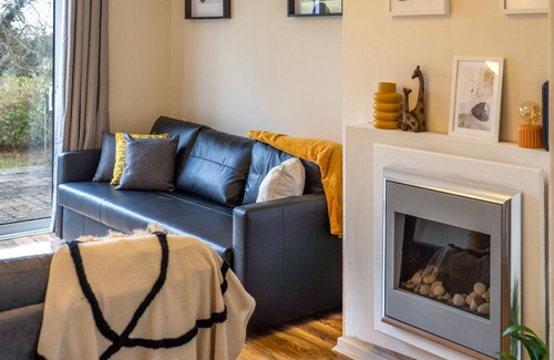 High Wycombe House | Pierocks Carver Entire house, Hot tub & WIFI