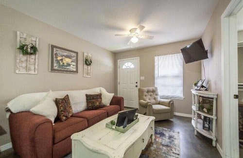 Russellville Apartment | Pierre’s chateau near Tech and ANO .
