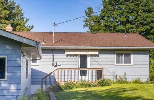 Bobcaygeon Cottage | Pigeon's Nest - Affordable 2BR Kawartha Lakes Waterfront Cottage