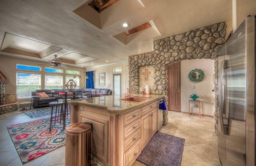 Colorado Springs House | Pike's Peak Villa ~Old Downtown Shopping ~ Views ~ Perfect Location