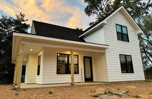 Kirby Cabin | Pike's Place, Brand New Cabin in Daisy Ark