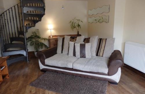 Matlock Cabin | Pillarbox Cottage