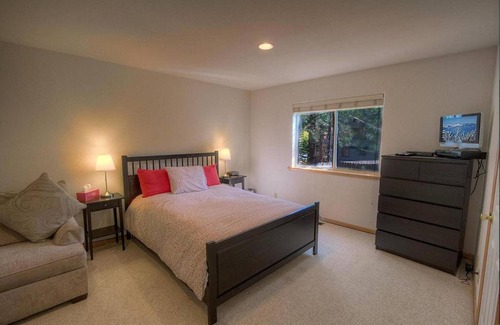 Pioneer Trail House | Pine Haven by Lake Tahoe Accommodations