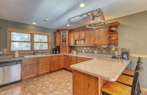 Deadwood House | Pine Hollow Lodge - beautiful 5 bedroom home just