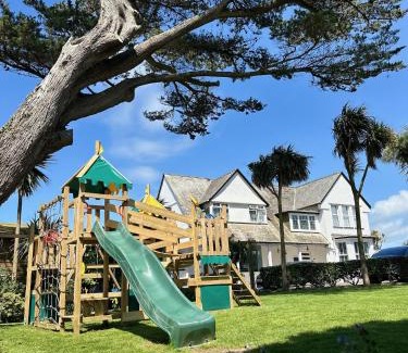 Newquay House | Pine Lodge Hotel