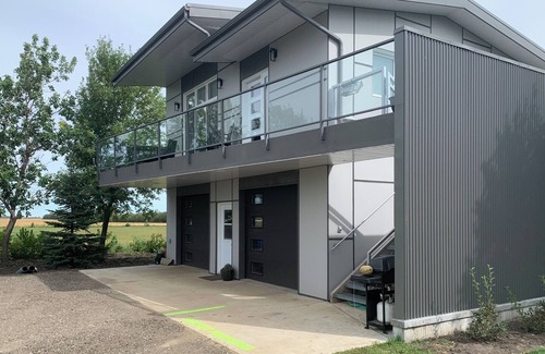 Winkler House | Pine Loft. Quiet place in the Winkler/Morden area and just off Highway 14.