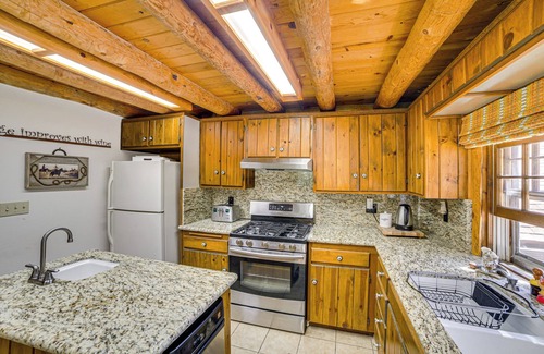 Frazier Park Cabin | Pine Mountain Club Log Cabin w/Resort Amenities!