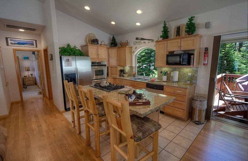 Pioneer Trail House | Pine Mt. Paradise - Pool Table & Hot Tub (COH1057)