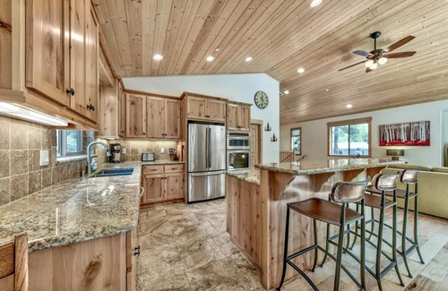 Tahoe Paradise House | Pine Tree Paradise - Tasteful decor, Quiet, Ski Kirkwood/Sierra