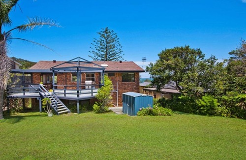 North Avoca House | PINE VIEW | Close to beach, WIFI | Accom Holidays