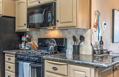 Dorrington Cabin | Pinecone Cottage Hot Tub Ski Bear Valley, Espresso, Pellet Stove, A/C