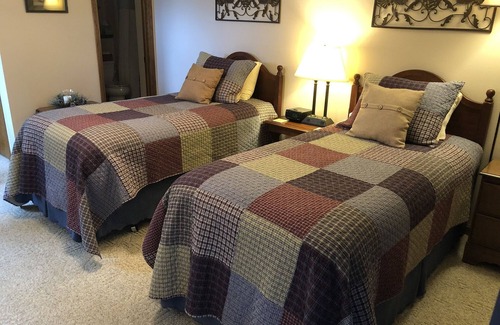 Baraboo Resort | Pinehaven Room near Devils lake and Wisconsin Dells