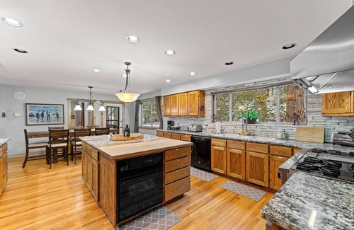 McCall House | Pines on the Pond - Private Dock - 6 Bedrooms - WiFi - Large Driveway - Rio Vista Pond