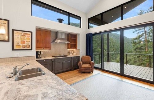 Jamestown House | Pineview Panorama Luxe Retreat | 20 Mins 2 Boulder