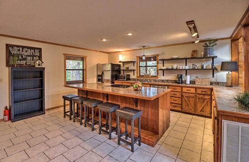Boswell Cabin | Piney Bluff Retreat with Mountain Views!