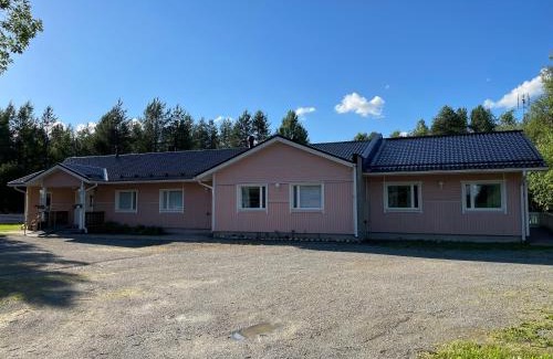 Kuusamo House | Pink Nissi