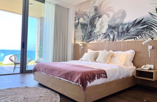 Kfardebian House | Pink Sunset: Beachfront Exotic Room in Batroun