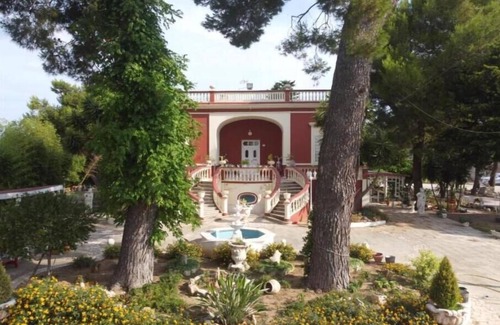 Latiano Villa | Pink villa
