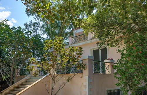 Marathon Villa | Pink White Marathon Villa 5' to beach