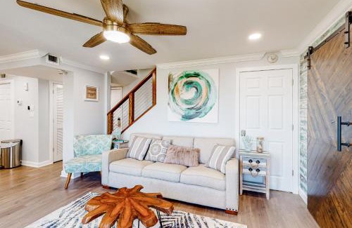 Sunnyside Apartment | Pinnacle Port A-503