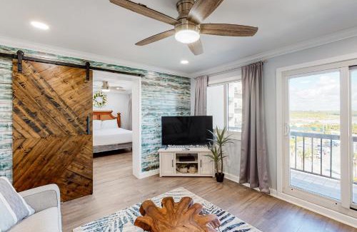 Sunnyside Apartment | Pinnacle Port A-503