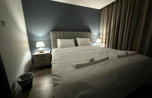 Al Ghubrah Ash Shamaliyyah Apartment | Pinnacle Row Luxe Retreat