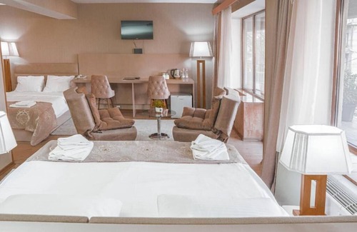 Vera Hotel | Pino Vere Palace Hotel