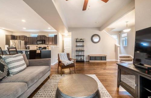 Central Colorado Springs House | Pioneer Retreat - Downtown High-End Haven