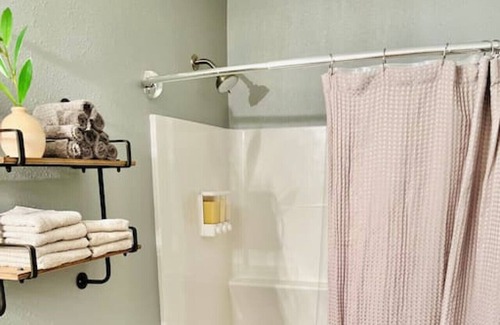 Fargo House | Piper's Place - Cozy condo in South Fargo