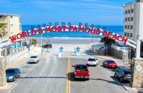 Daytona Beach Shores Apartment | Pirates Cove 4th Floor Balcony Remodeled Condo