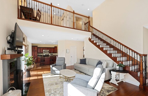 Manchester House | Piscataqua River Reservoir House - with King & Queen beds - Pet Friendly
