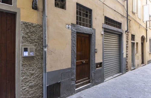 Oltrarno Apartment | Pitti Studio by Mmega