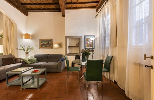 Oltrarno Apartment | Pitti Studio by Mmega