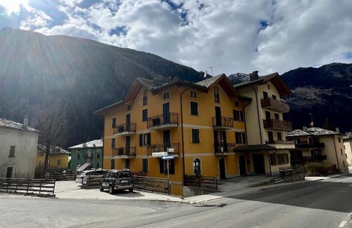 Campodolcino Apartment | Pizzo Stella - appartamento con box