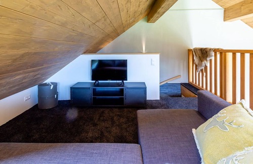 Sankt Margarethen im Lungau Ski Chalet | Plushy Holiday Home in Sankt with 2 Saunas and bubble baths