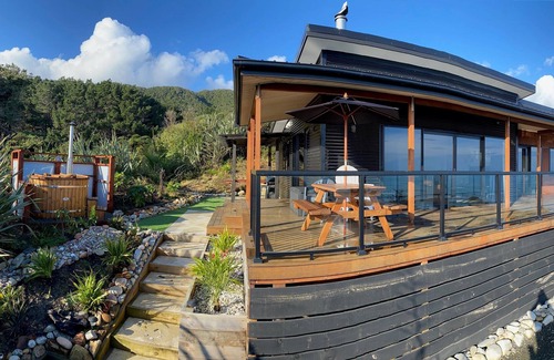 Paparoa National Park Cottage | Place for 2 with a sea view 1 Bedroom / W/ Hot Tub