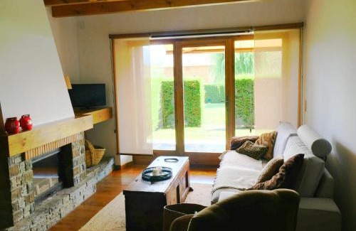 Olopte Apartment | Planta baja con jardín y piscina en Olopte
