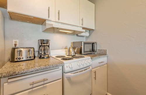 Kapaa Condo | Plantation Hale w/pool next to Coconut Marketplace in Kapaa (J15)