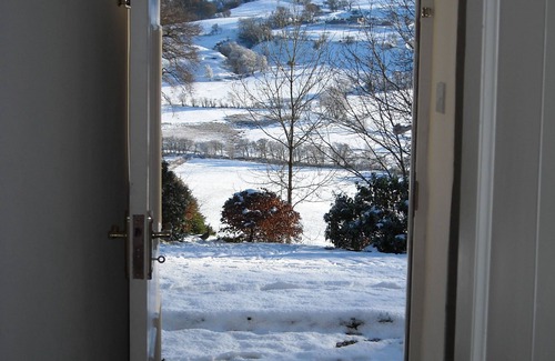 Graigfechan Cottage | Plas yn Yale, Llandegla with mountain views from all windows 4starVisitWales
