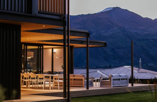 Wanaka House | Platinum Ridge | Lake Views | Sleeps 8