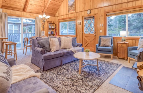 Manzanita House | Play Chalet (MCA 489)