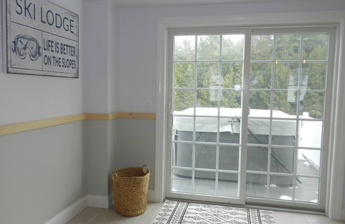 Windham House | Play & Relax in Windham – Spacious Bedrooms, Hot Tub, Fire Pit & Basement Den